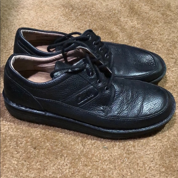 Shoes 👟 - Picture 2 of 3